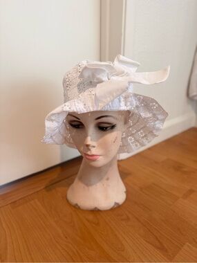 Grevi White Eyelet Sun Hat with Bow